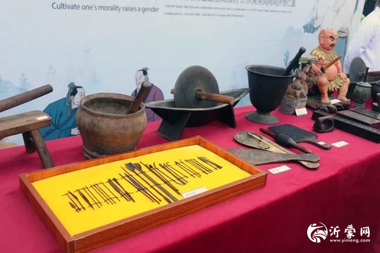 中医药材和传统中医器具展示2p.jpg