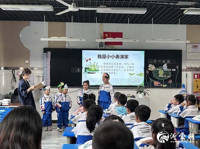 吴西丽老师讲课p.jpg