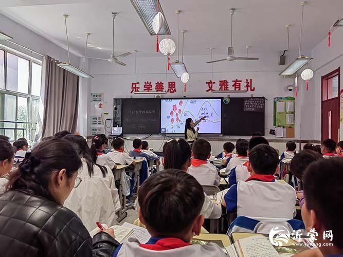 刘铮老师讲课p.jpg