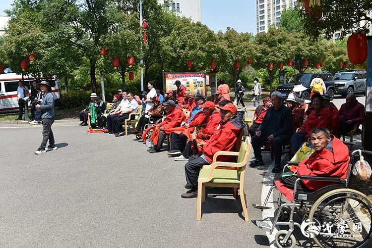 临沂九曲护理院举办“致敬护理·感恩母亲”母亲节暨护士节主题活动