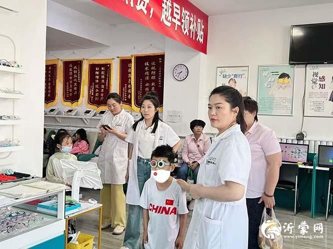 E之光青少年视力防控中心举行点亮“视”界灯塔、守护成长光明活动