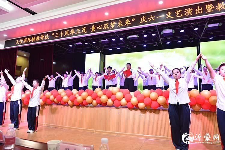 诗朗诵+合唱《把未来点亮》.jpg