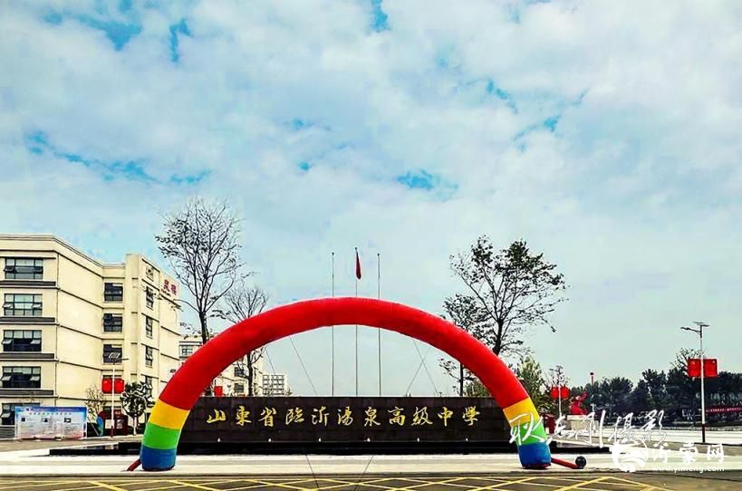 汤泉高中荷塘:校园里的诗意篇章