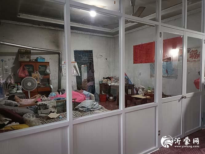 河东区九曲街道手牵手孤困团为帮扶家庭安装隔断改善居住环境