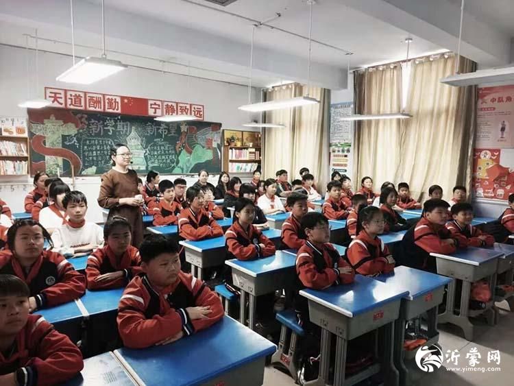 暖心陪伴，共育成长