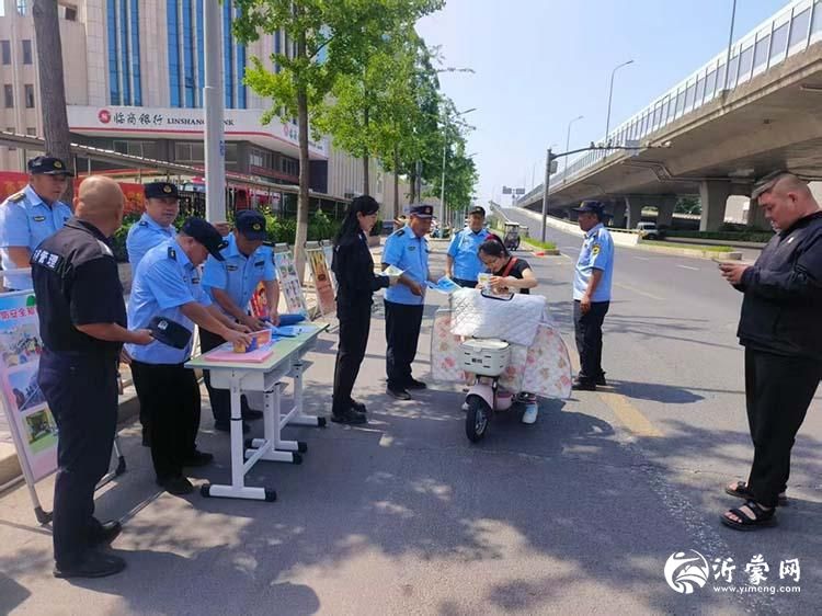 兰山区兰山街道后十社区开展“安全生产月”街头宣传活动