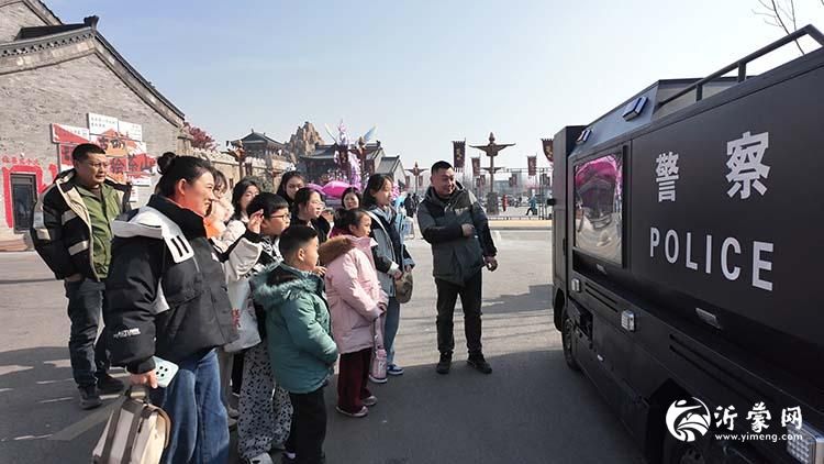 无人警车p.jpg