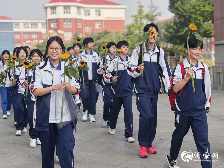 自信阳光奔赴赛场p.jpg